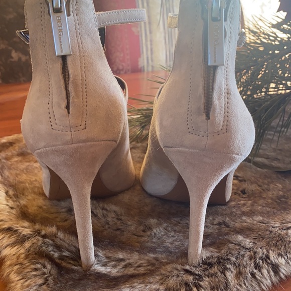 👠”CLASSY BCBG HIGH HEELS”👠 - Picture 4 of 8